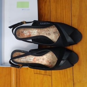 Soft style mini wedge shoes